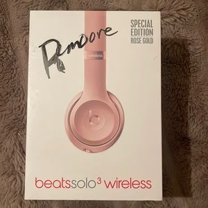 Solo wireless Beats by Dre rose gold new in the box never used